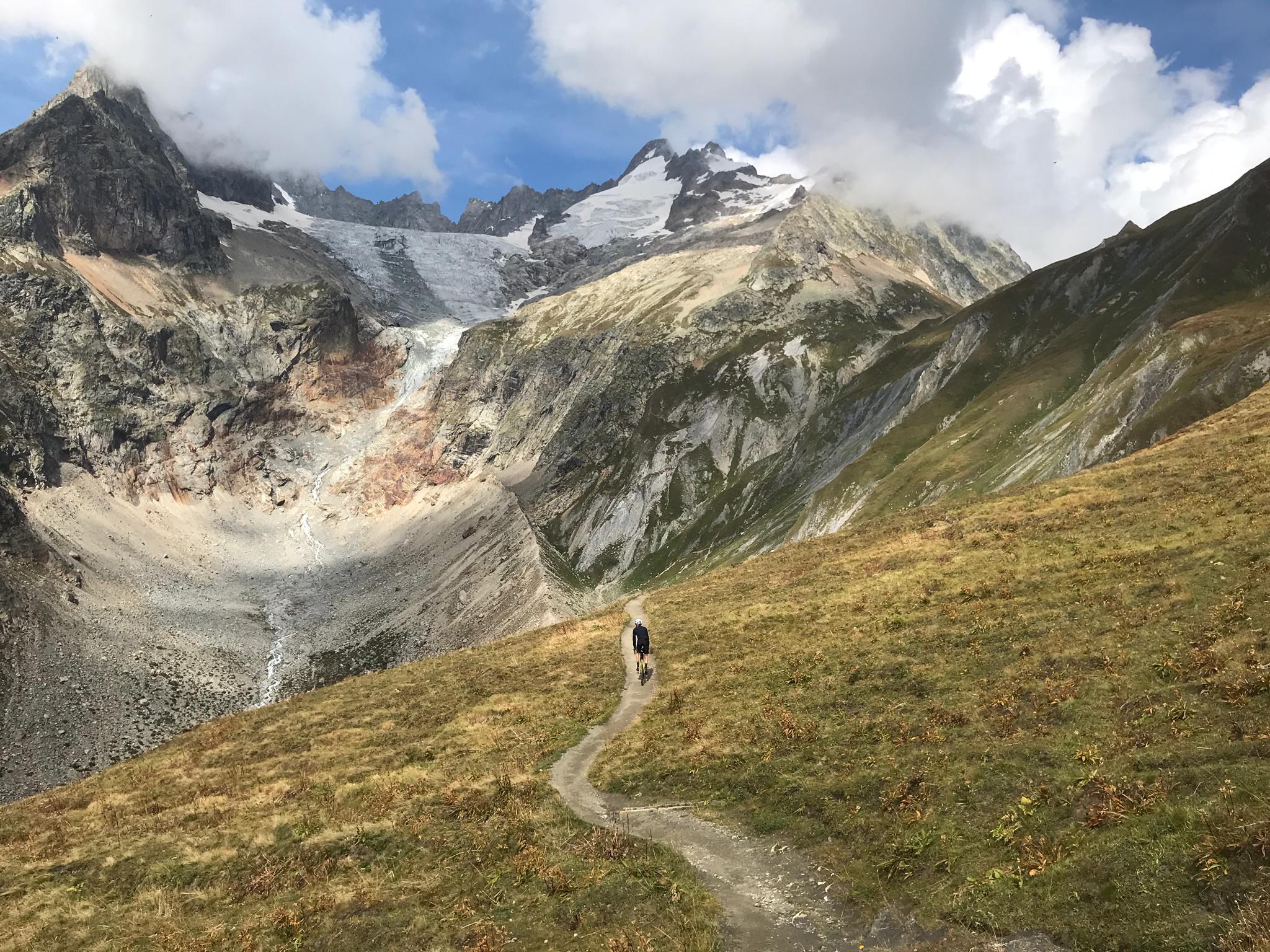 La descente du col Ferret en Italie